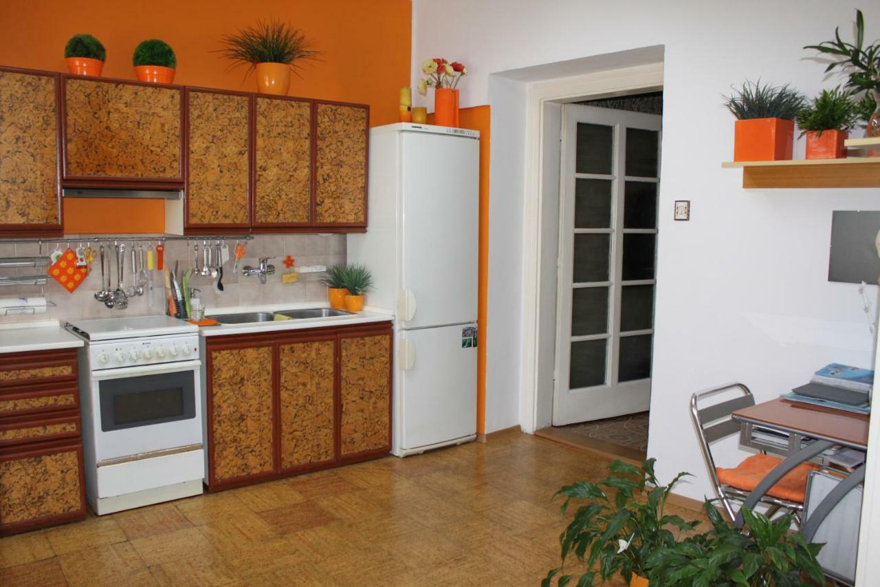 Cosy Apartment Under The Tower Prague Exterior photo