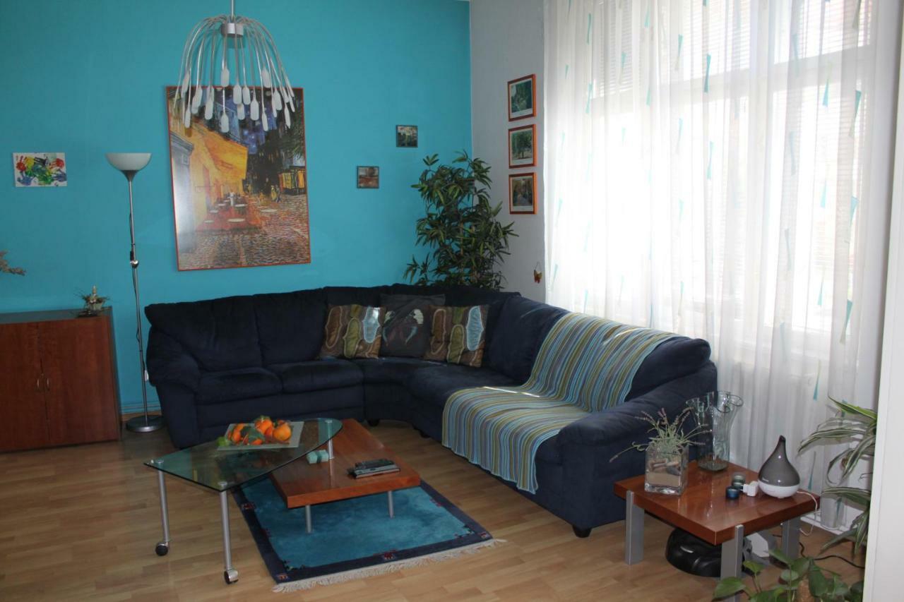 Cosy Apartment Under The Tower Prague Exterior photo
